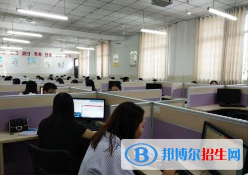 乐山中专学校读什么专业好