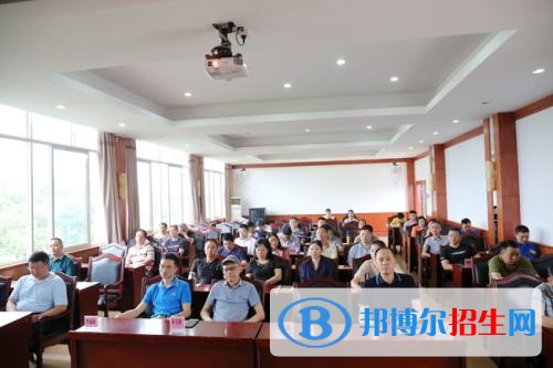 乐山中专学校和职高哪个好