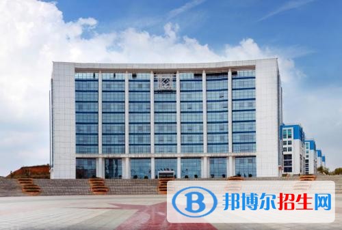 乐山中专学校和中专有哪些区别