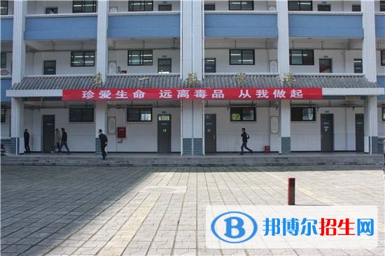 雅安读什么中专学校比较好