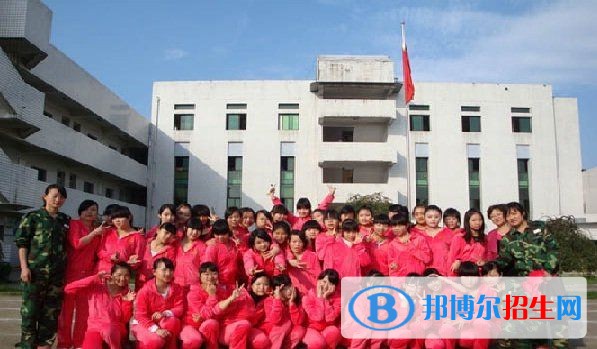 自贡怎么读中专学校