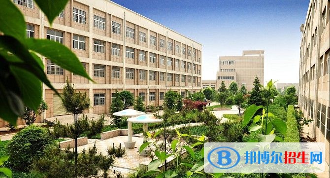 西安读中专学校要分数吗