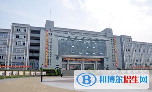 重庆应用技术职业学院五年制大专2019年招生办联系电话