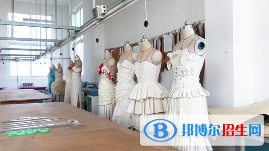 重庆服装工程职业学院五年制大专2019年招生办联系电话