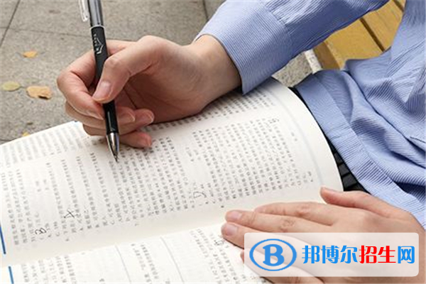 IT的职高学费多少