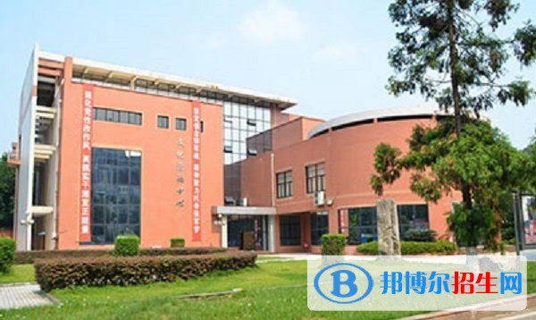 重庆市护士学校师资队伍与办学优势
