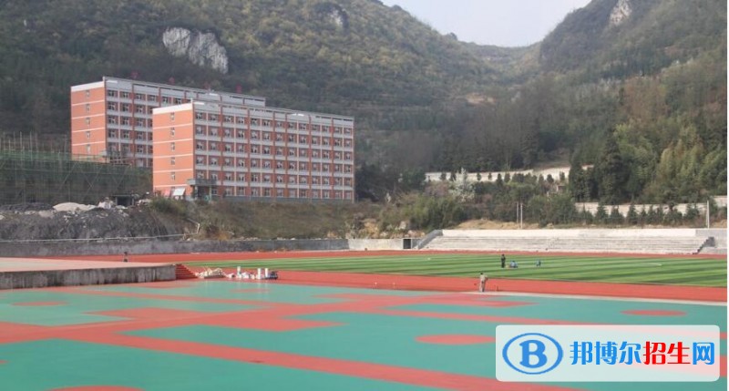 六盘水第八中学2019年招生办联系电话