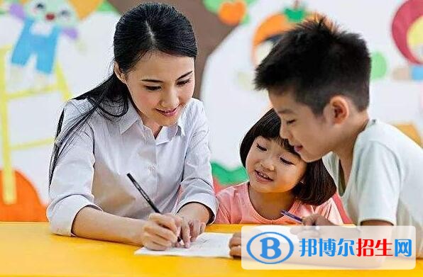 湖南女孩子中专学什么专业好找工作