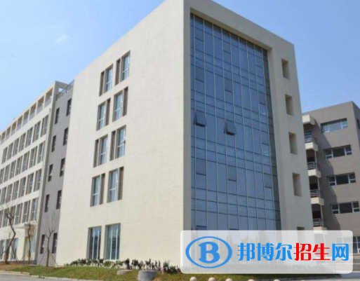 四川华新现代职业学院3