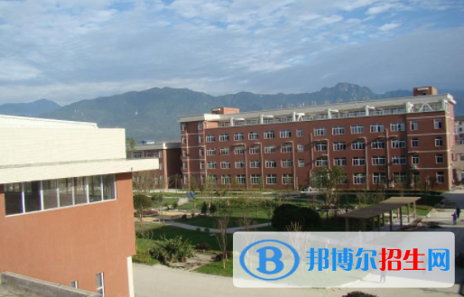 都江堰市技工学校2