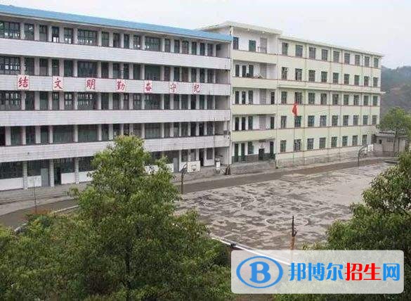 新晃中等职业学校3