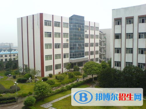 长沙中专和高中的区别