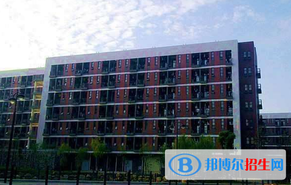 长沙中专学校是大专吗
