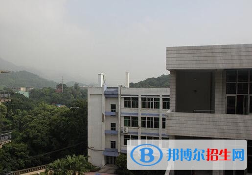 22岁女生还可以读重庆卫校吗