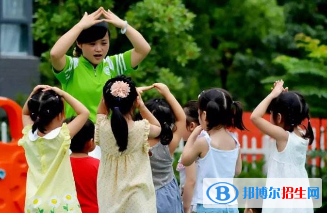 现在读幼师学校什么专业好