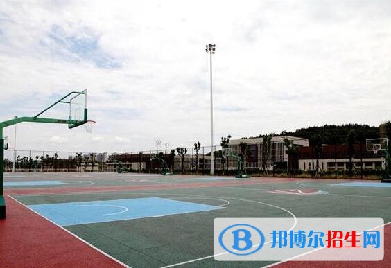 重庆的卫校好还是其他的卫校好