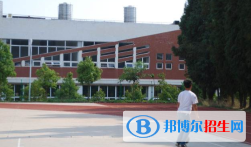 云南新西南技工学校1