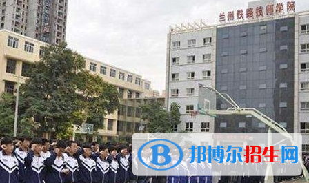 甘肃女生适合铁路学校吗