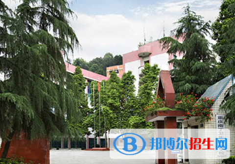 重庆的卫校护理一年学费多少 