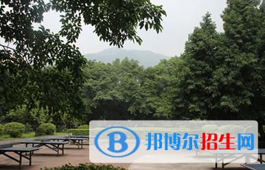 重庆的卫校护理什么学生才能报名