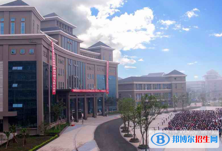 重庆的卫校免学费吗