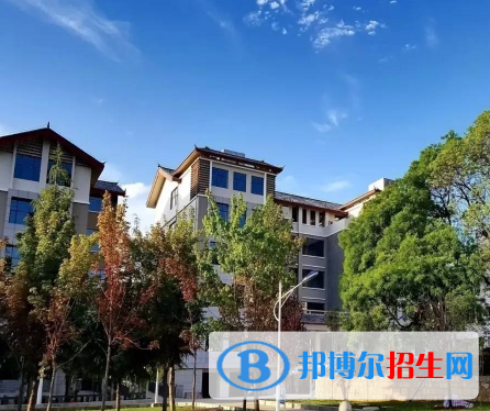 丽江古城第一高级中学2022年招生办联系电话