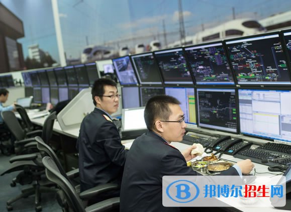 陕西女生读什么铁路学校好