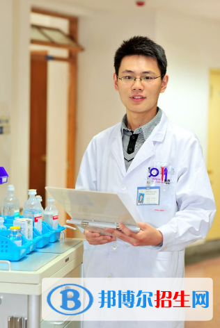 重庆的卫校男生能够学的专业有哪些