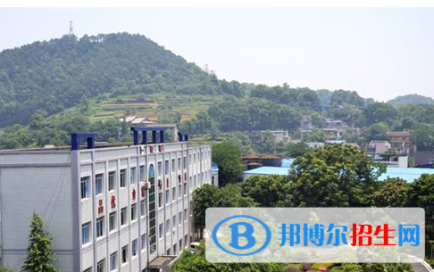 重庆的卫校能退学费吗