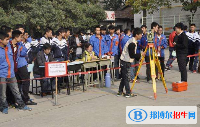 四川2020年男生上铁路学校学什么专业好