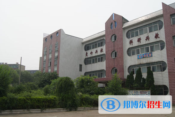 十堰医药卫生学校