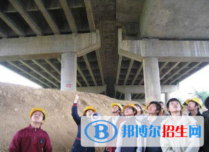 广西2020年男生上铁路学校学什么专业好