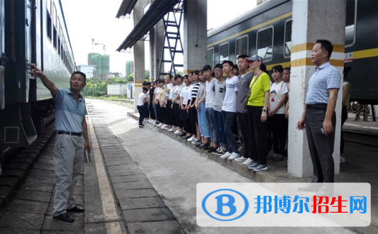 湖南2020年初中生读什么铁路学校