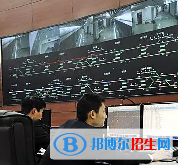 河南2020年女生读铁路学校学什么好
