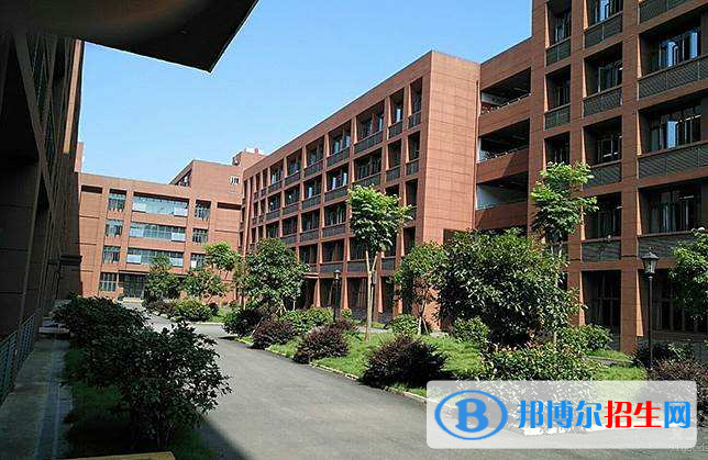 重庆2022年男生在卫校学什么好