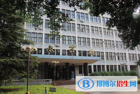 重庆2022年男生读什么卫校好
