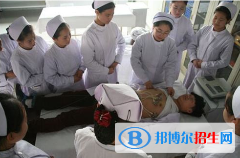 重庆2022年女生读卫校有前途吗