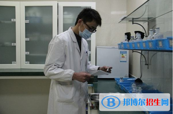 重庆2022年男生读卫校