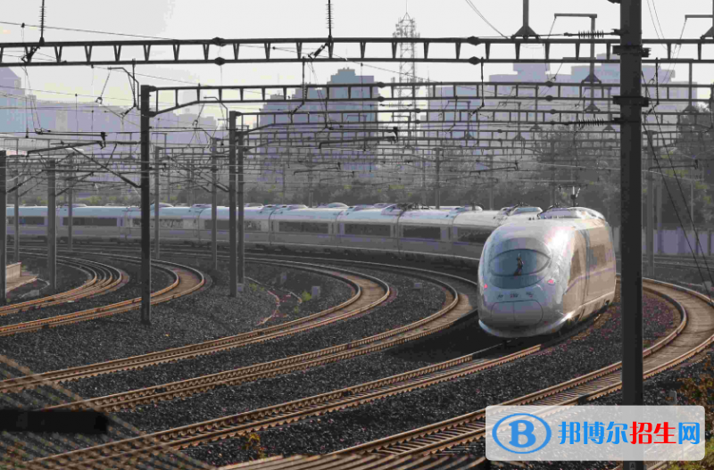 湖北2020年去铁路学校学什么专业好