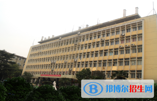 湖北汽车工业实验技工学校