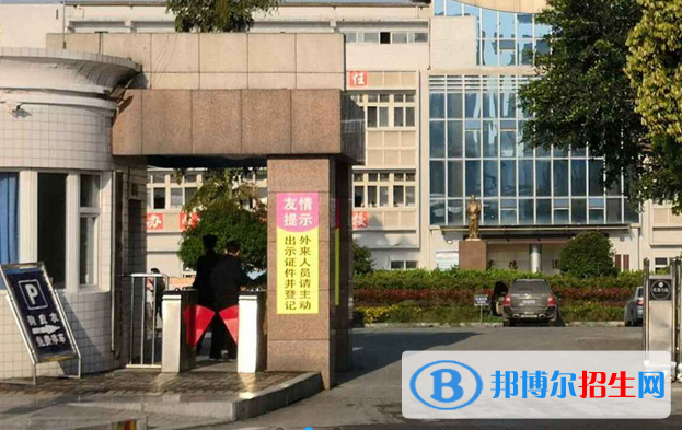 重庆2022年男生可以读铁路学校吗