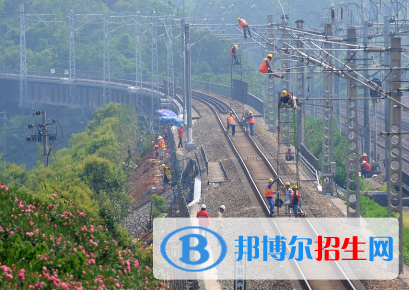 重庆2022年男生读铁路学校学什么专业好