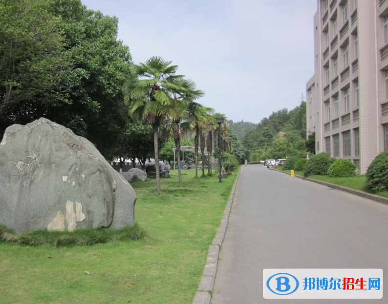 湖北十堰职业技术集团学校1