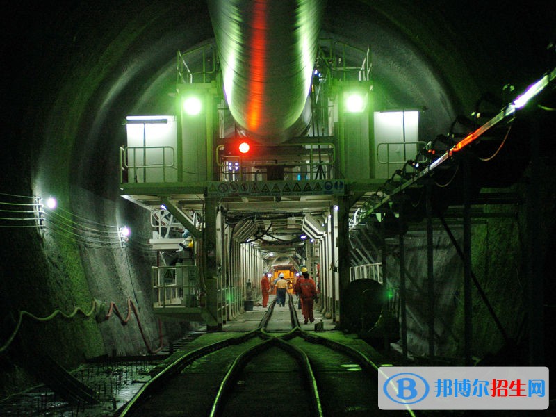 成都2020年中专铁路学校可以考大专吗