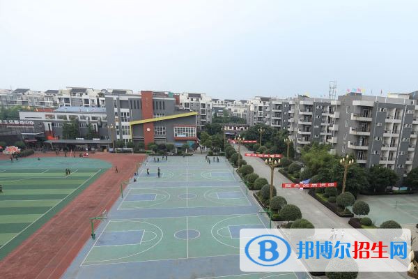 成都2020年初中生上铁路学校好吗