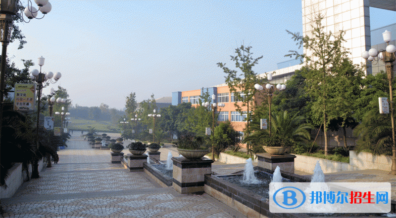 成都2020年初中生上铁路学校好不好