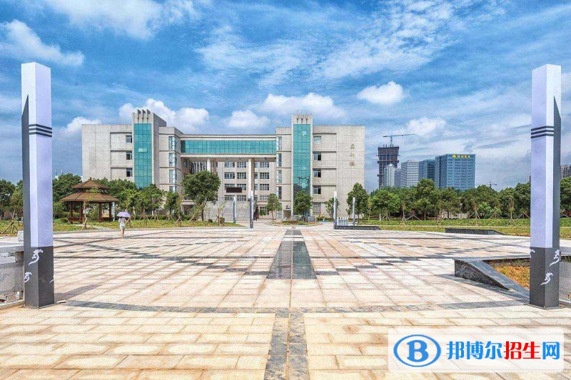 成都2020年初中生女生读什么铁路学校好