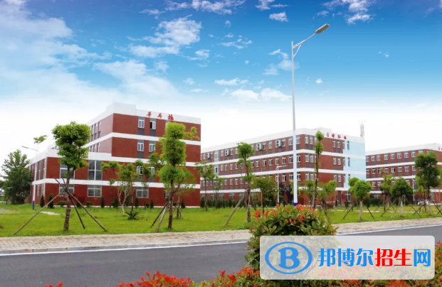 黄冈中等职业学校1