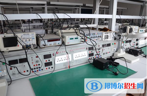 咸宁工业学校2020年招生办联系电话