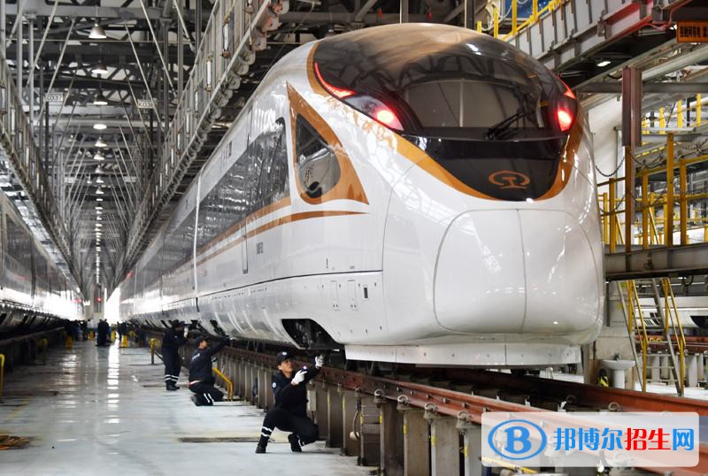 成都2020年男生学什么铁路学校好